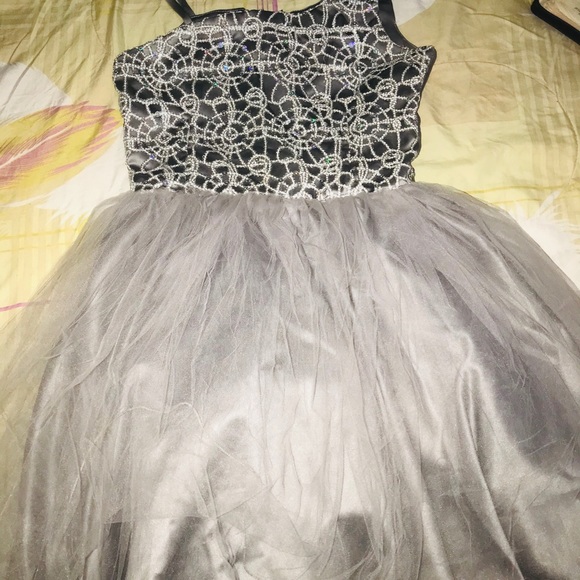 Gray gown sweet 16,quinceañera,braidsmaid,prom. - Picture 3 of 3
